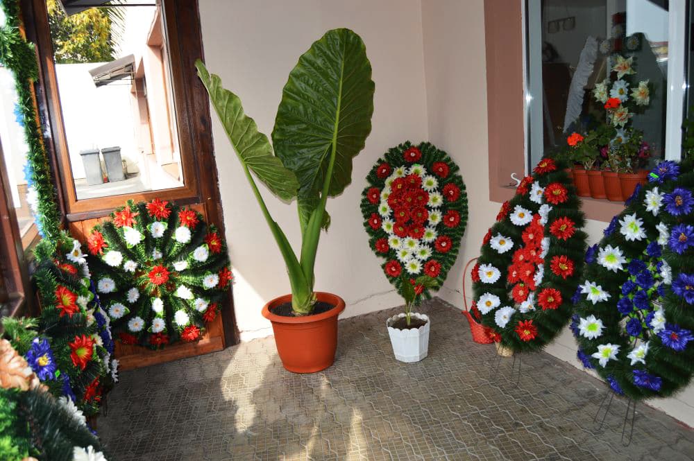 Jerbe și coroane funerare disponibile în Tulcea