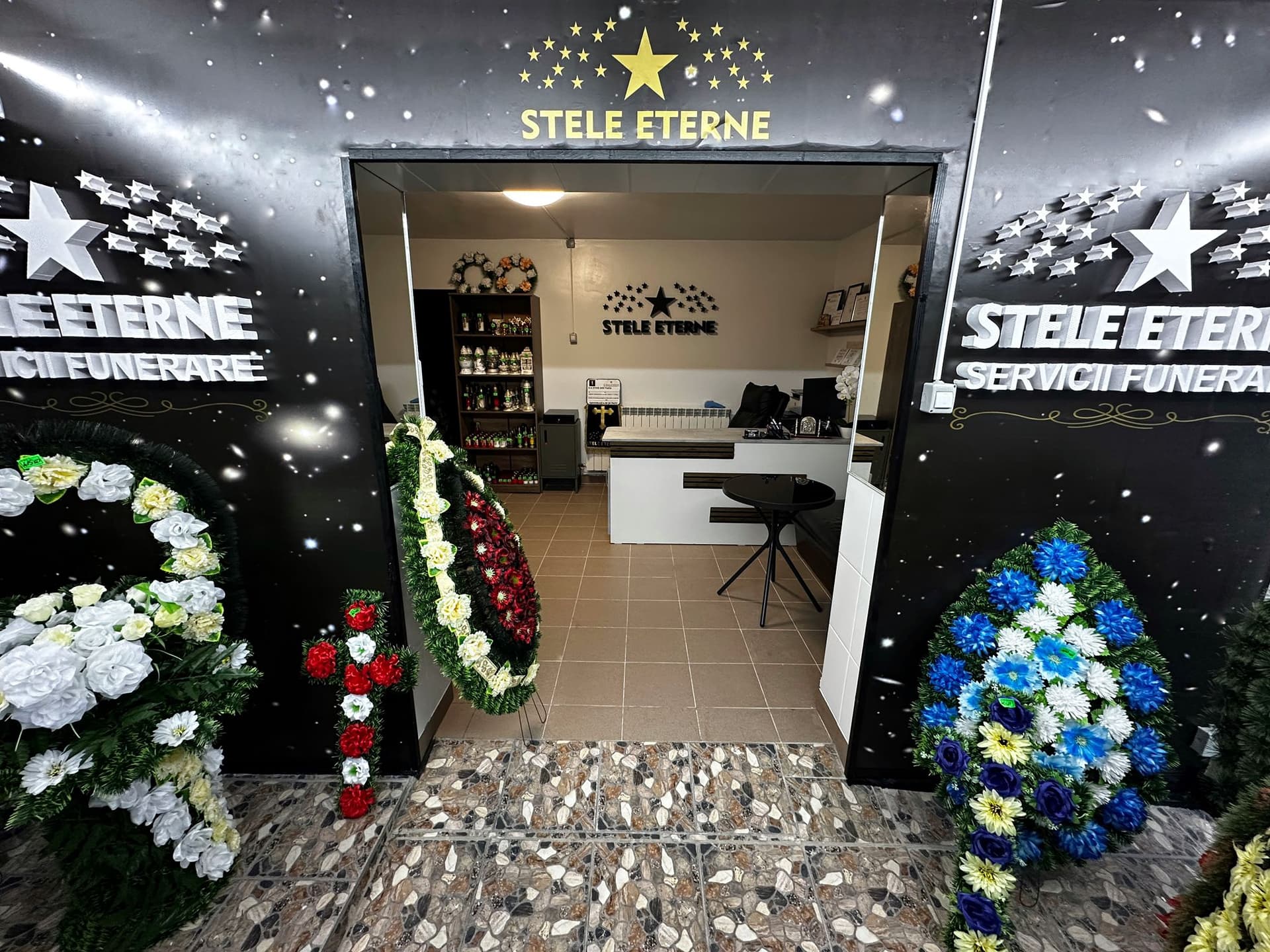 Interiorul agenției funerare Stele Eterne Tulcea